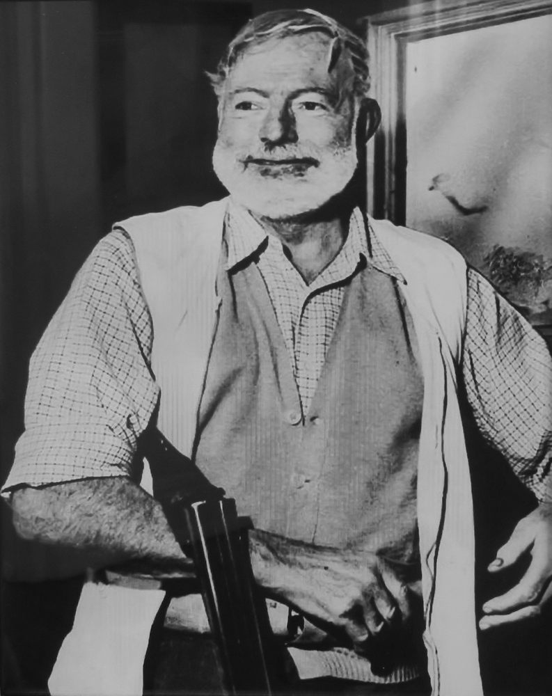 PHOTO of Hemingway and hunting rile